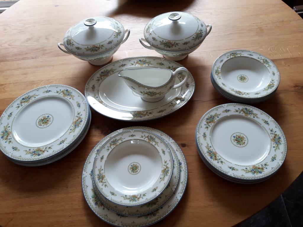 6 delig servies Wedgwood Petersham, fine bone China., Ophalen