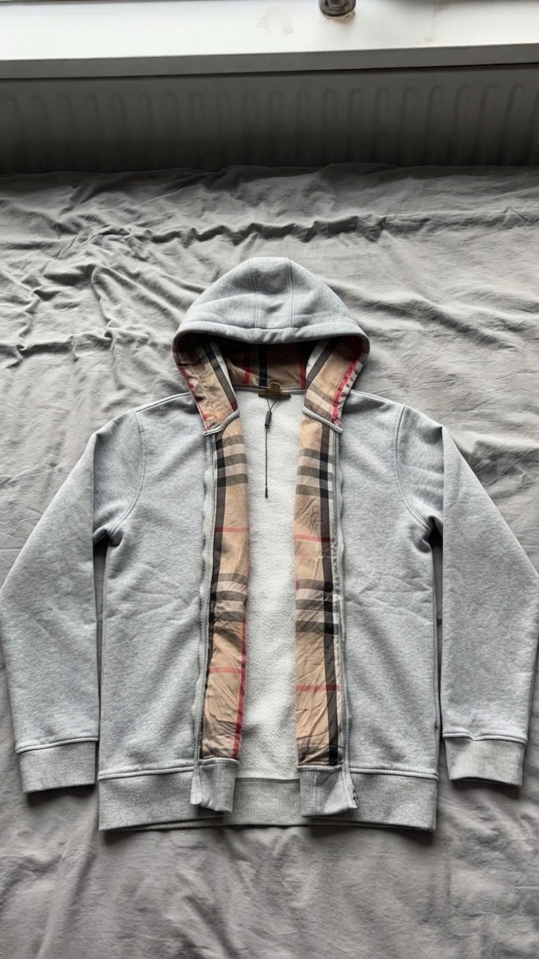 Burberry hoodie maat L, valt klein, zo goed als nieuw, Kleding | Heren, Ophalen of Verzenden, Zo goed als nieuw, Maat 52/54 (L)
