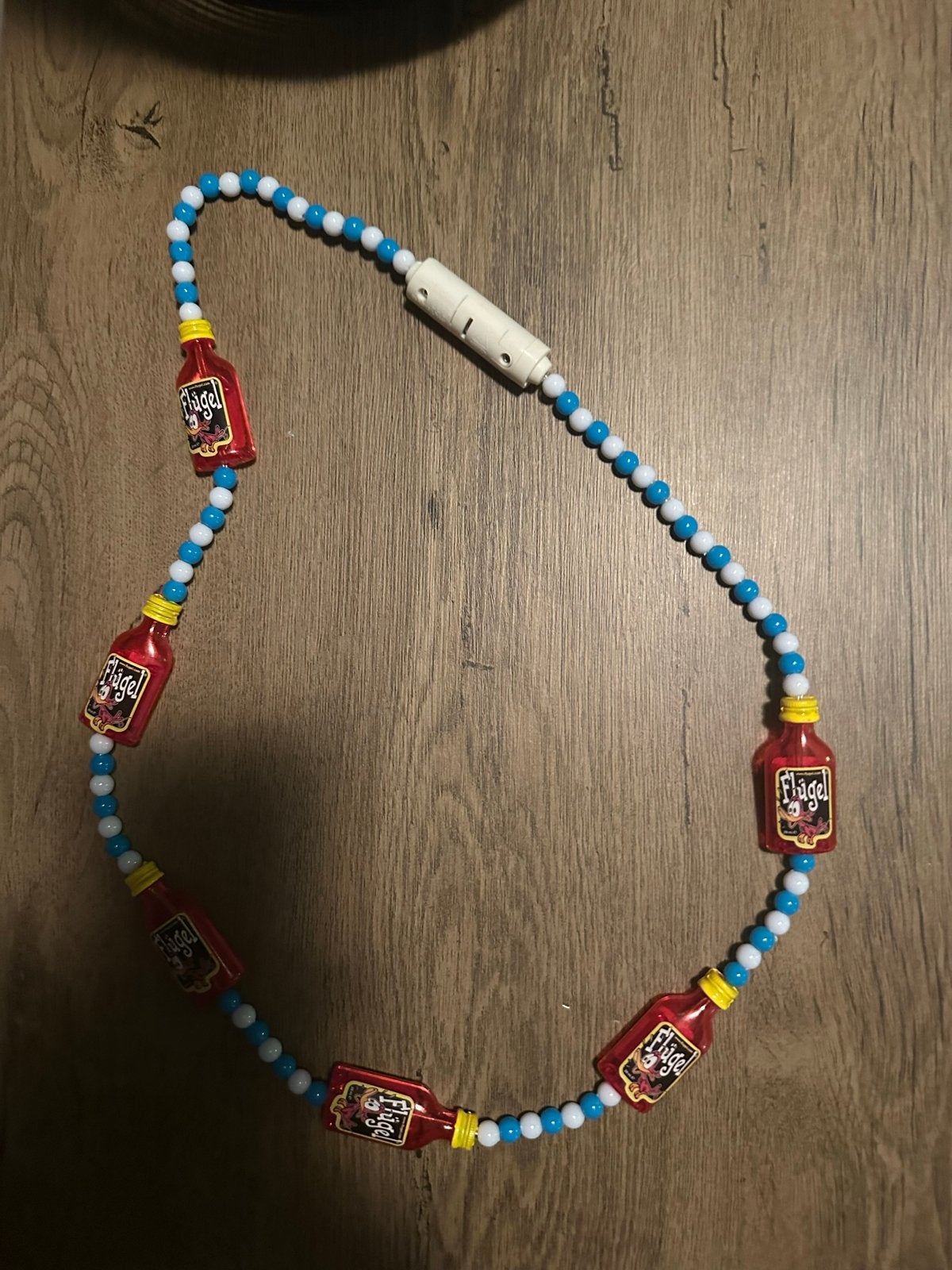 Flugel Shot Ketting met LED Verlichting, Ophalen of Verzenden, Zo goed als nieuw, Feestartikel, Carnaval