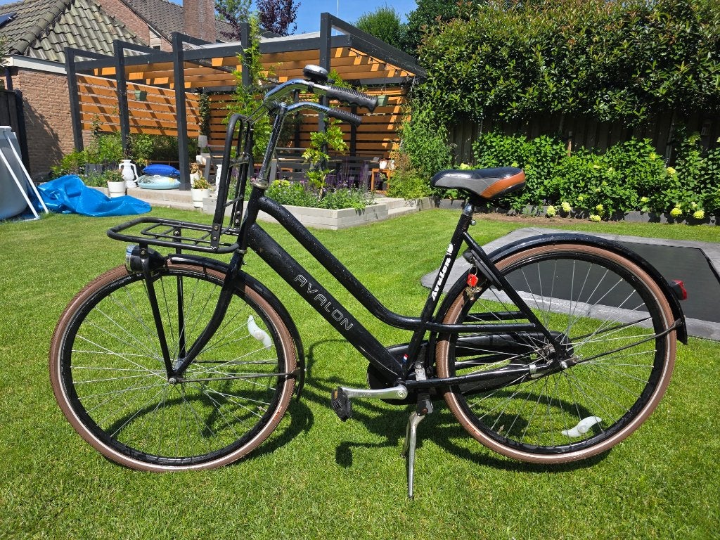 Mooie zwarte omafiets in prima staat!, Fietsen en Brommers, Fietsen | Dames | Omafietsen, Ophalen, Terugtraprem, Gebruikt, Avalon