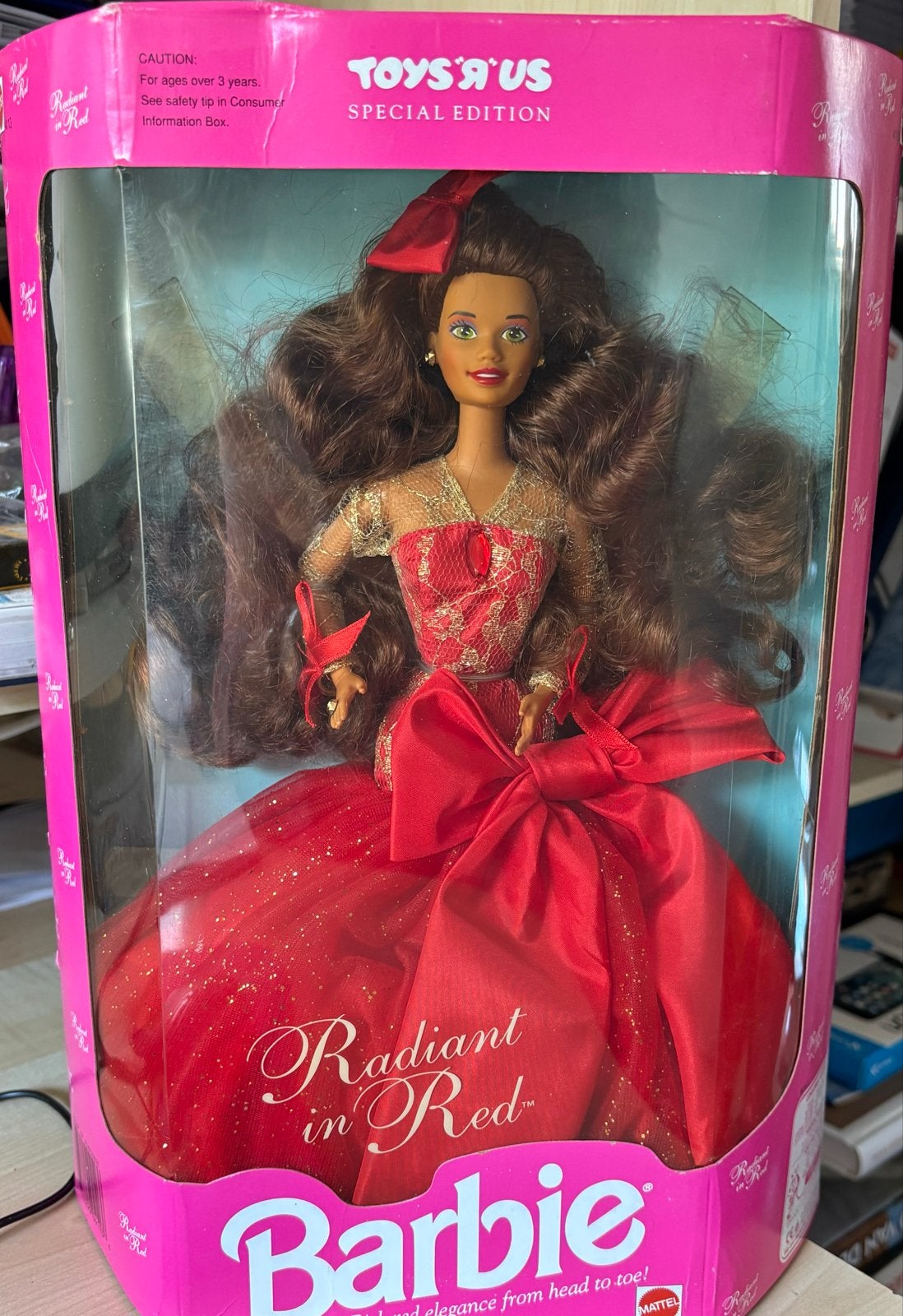 Barbie Radiant in Red Special Edition Toys Us NRFB, Verzamelen, Ophalen of Verzenden, Zo goed als nieuw, Fashion Doll