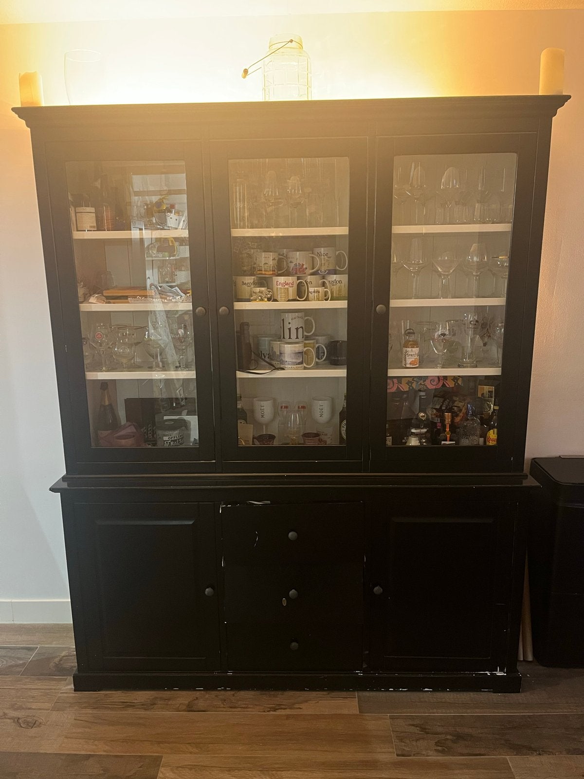 Zwart dressoir met vitrinekast - landelijke stijl, Huis en Inrichting, Ophalen, Gebruikt, 200 cm of meer, 150 tot 200 cm