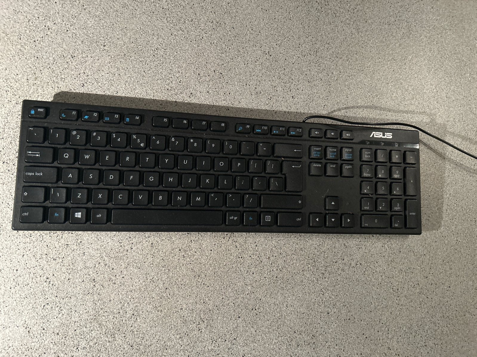 ASUS Bedraad Toetsenbord - Qwerty Layout, Ophalen of Verzenden, Zo goed als nieuw, Qwerty, Numeriek gedeelte