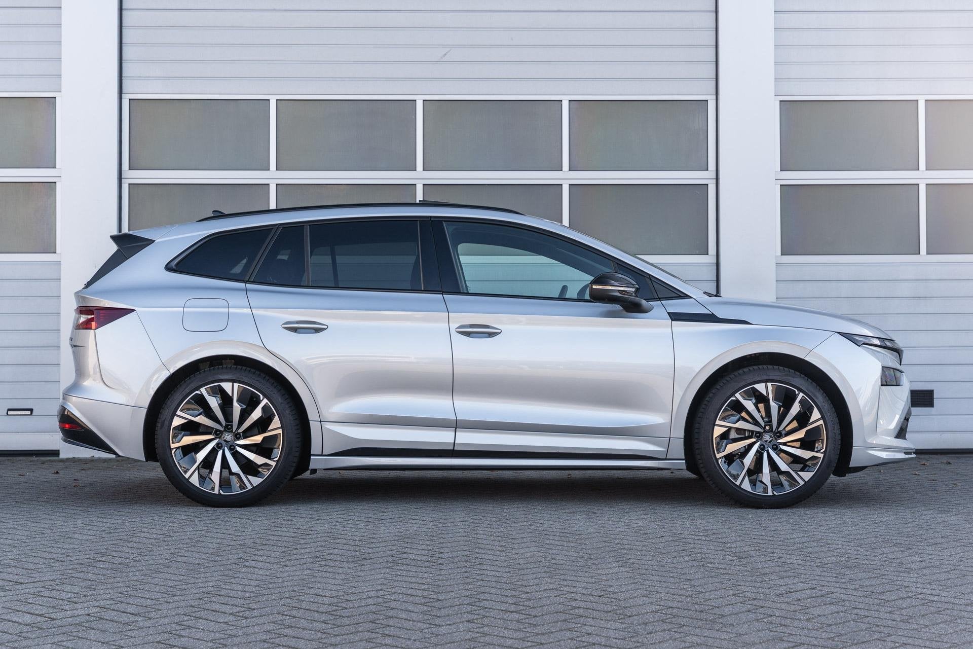 Skoda Enyaq 85 286pk Sportline | Panoramadak | Head-up | Can, Auto's, Automaat, 12 maanden, Zwart, 82 kWh