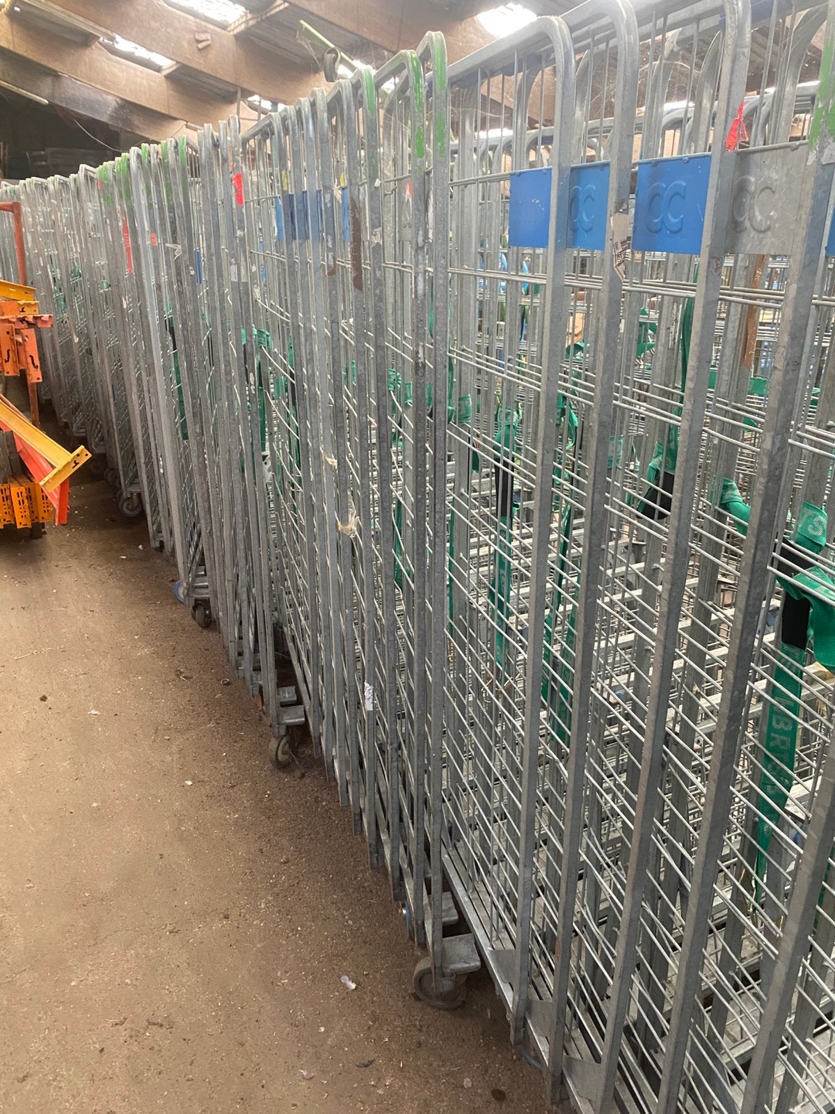rolcontainers nestelbaar ijzer 2 hekken 100 x voor €2000,-, 100 liter of meer, Ophalen, Gebruikt, Transportkar
