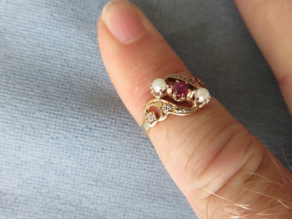 Ring met robijn en parels in 8 karaat goud, Ophalen of Verzenden, Dame, Goud, Goud