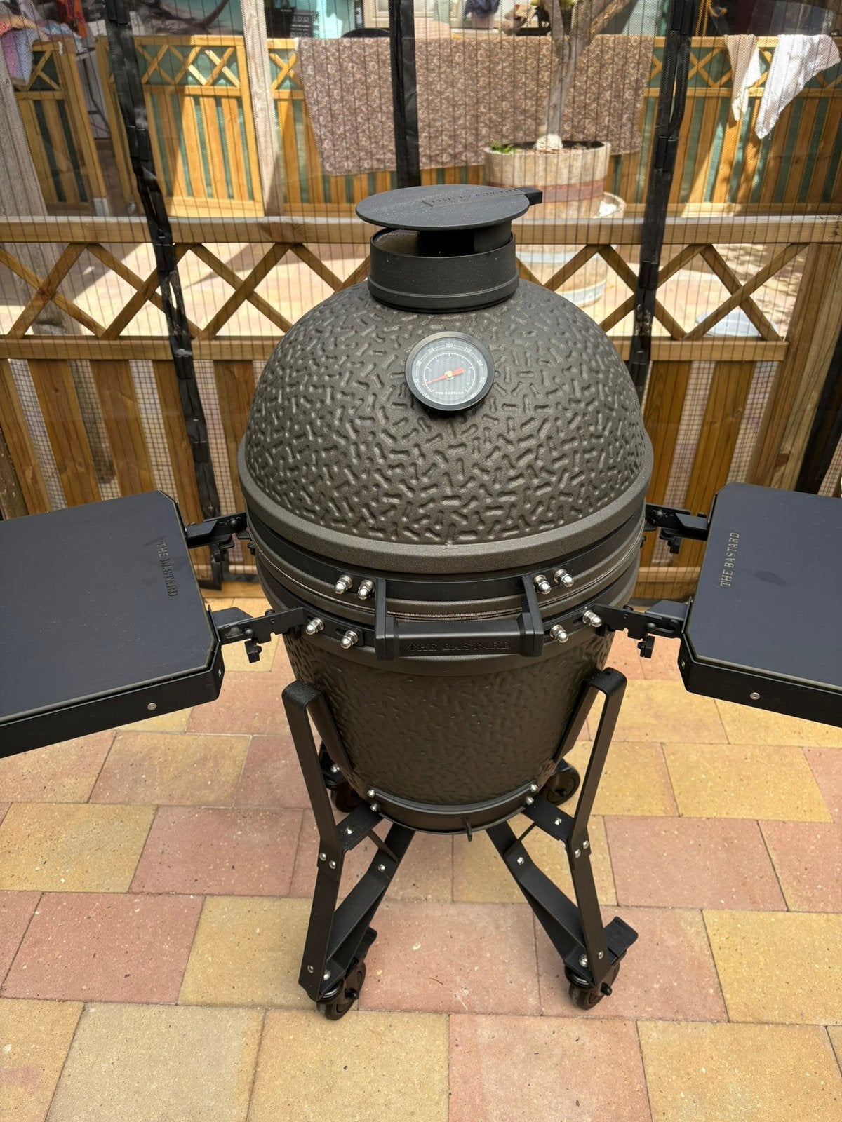 The Bastard CORE Medium  Graphite Complete  3x gebruikt, Tuin en Terras, Houtskoolbarbecues, Ophalen, Zo goed als nieuw