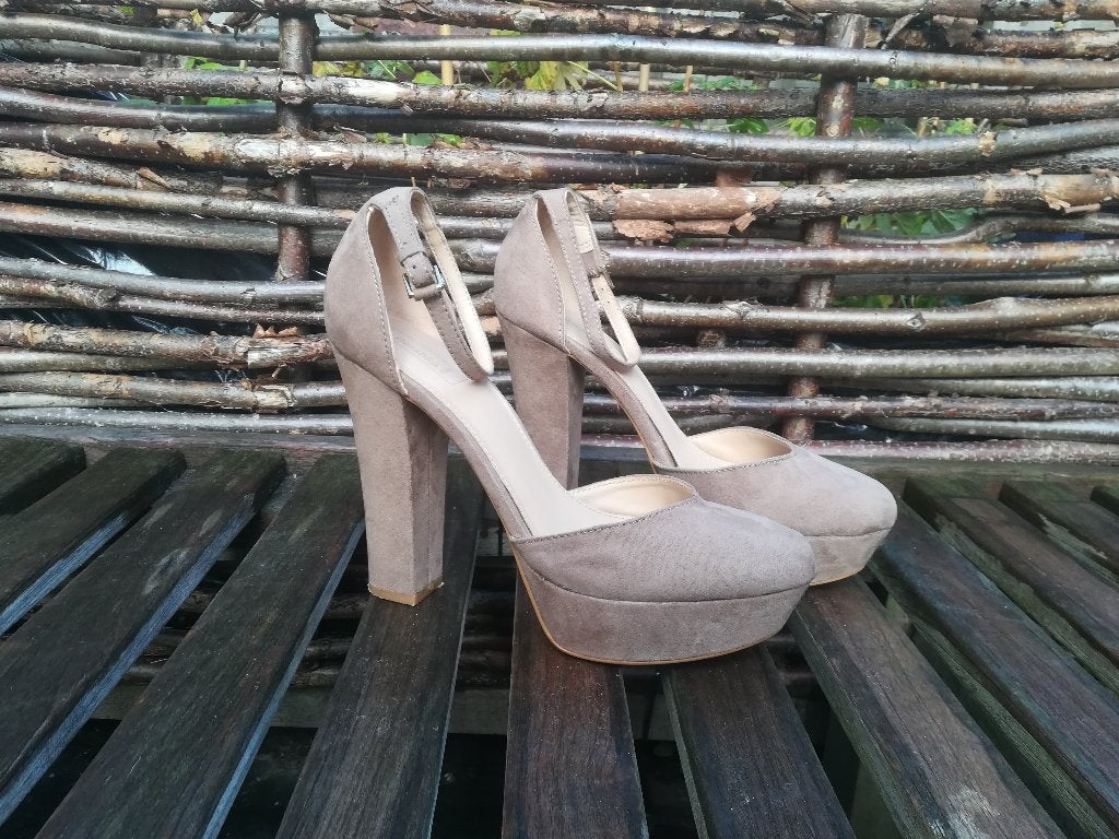 Bershka Pumps Bruin maat 40, Pumps, Bruin, Gedragen, Bershka