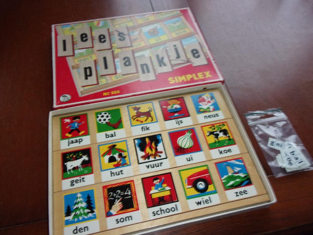 Houten LEESPLANKJE + LETTER van Simplex, Ophalen of Verzenden, Zo goed als nieuw, Taal en Lezen