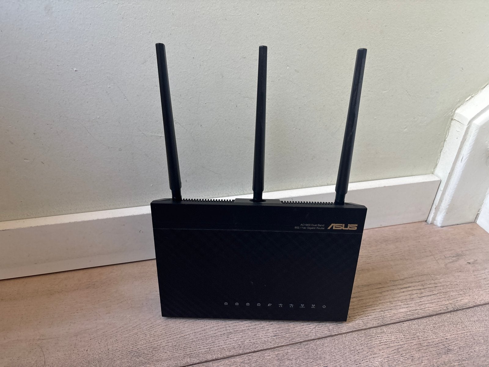 ASUS RT-AC68U Dual-Band Gigabit Router, Computers en Software, Routers en Modems, Ophalen of Verzenden, Zo goed als nieuw, Router