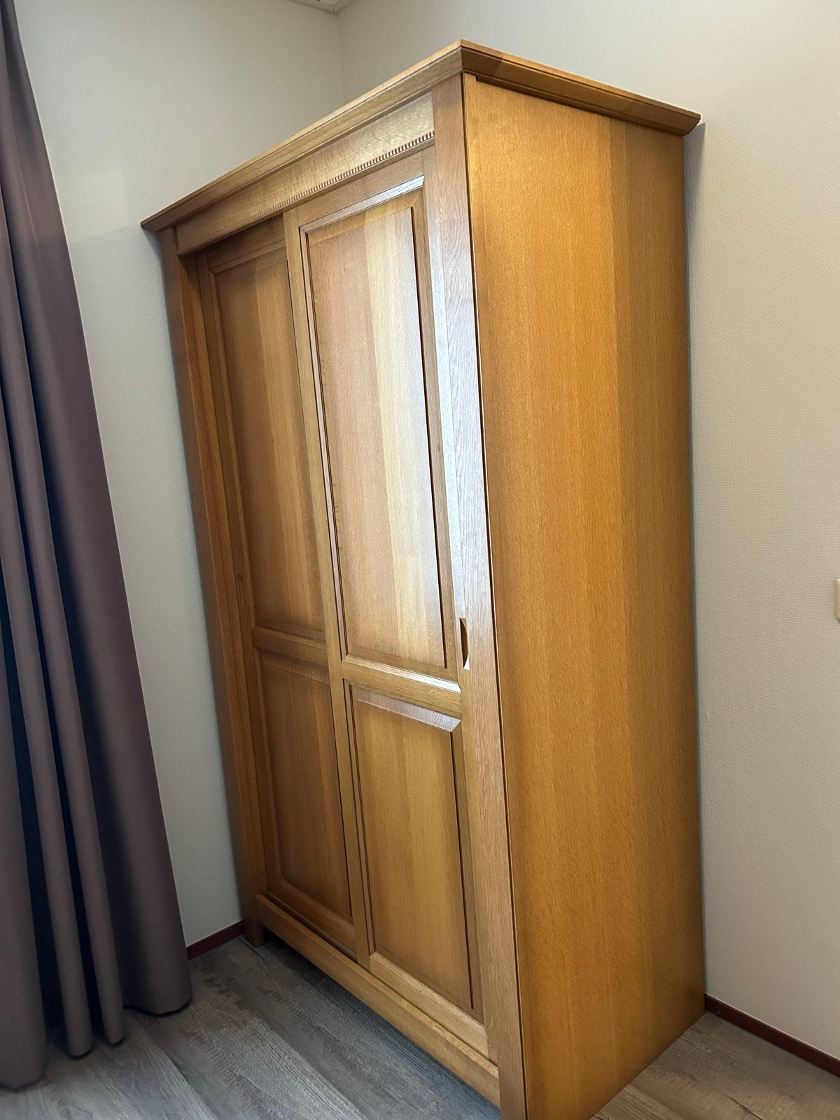 Houten kledingkast met schuifdeuren, Huis en Inrichting, Ophalen, Gebruikt, 100 tot 150 cm, 200 cm of meer