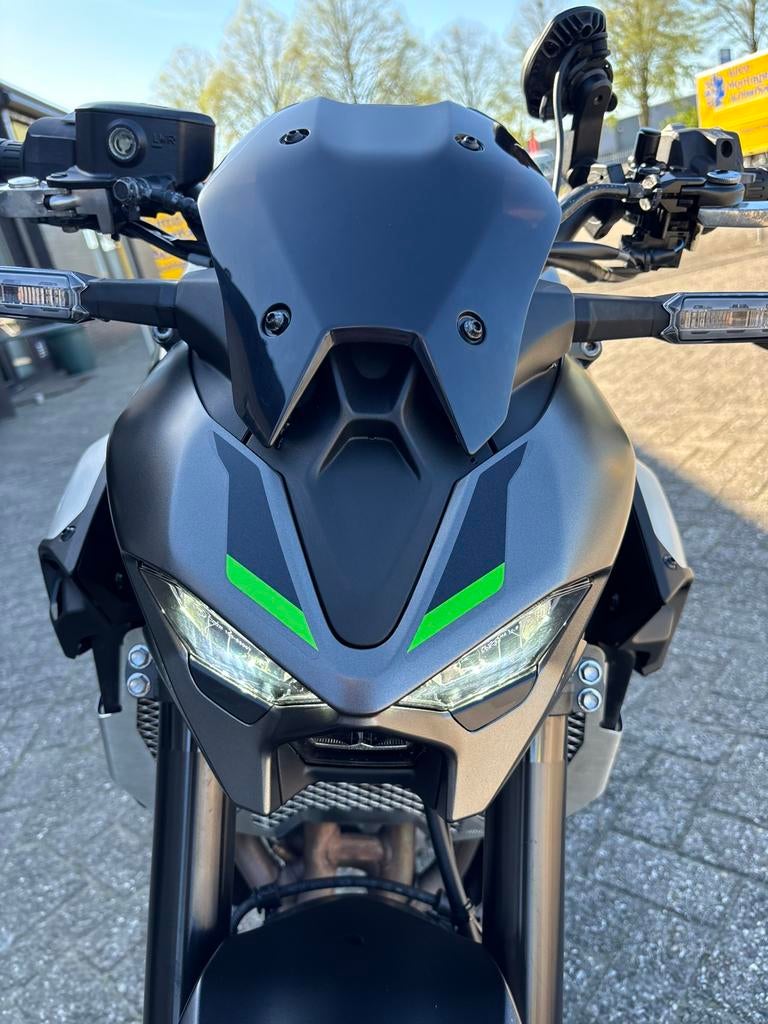 NIEUWSTAAT | Kawasaki Z900 | 2025 | 13.000 km | Origineel nl, Ophalen, Nieuw