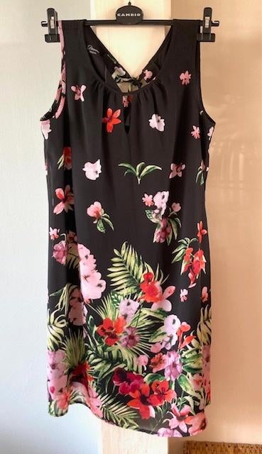 ** Mooie gebloemde zomer jurk izgs mt 42 - 97 cm lang, Zwart, Maat 42/44 (L), Ophalen of Verzenden, Zo goed als nieuw