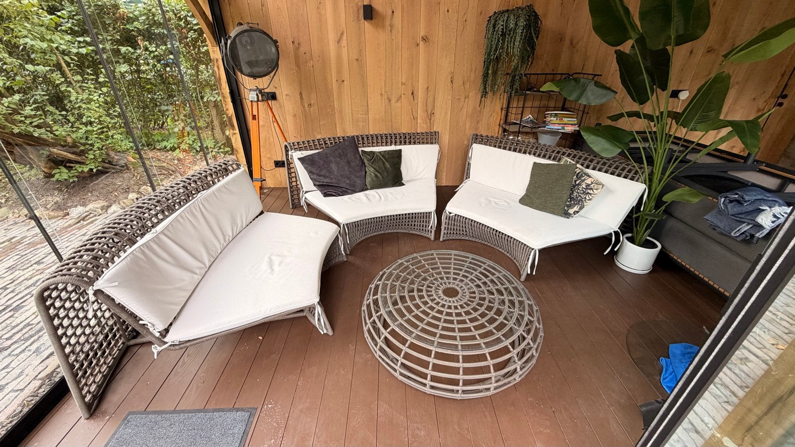 Rotan lounge-/tuinset met glazen tafel en kussens, Tuin en Terras, Ophalen, Rotan, Zo goed als nieuw, Loungeset