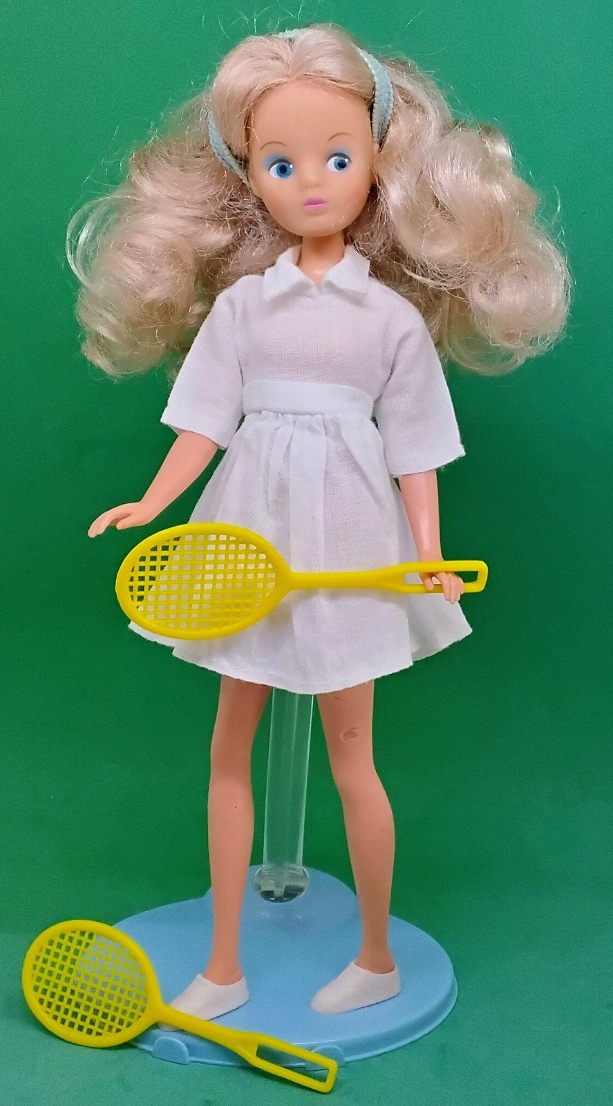 Vintage Barbie Daisy Jurkje/Tennis Wit Rackets Geel Gympjes, Verzenden, Gebruikt, Kleertjes
