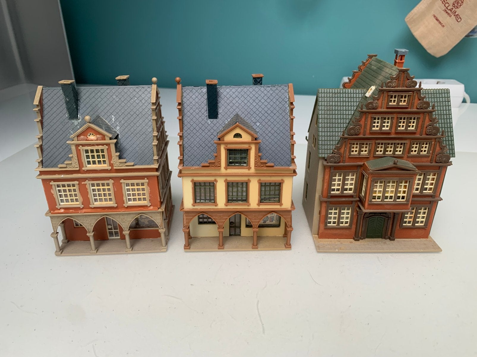 Set van 3 Vollmer stadshuizen H0, Hobby en Vrije tijd, Overige merken, Gebruikt, Gelijkstroom of Wisselstroom, Brug, Tunnel of Gebouw