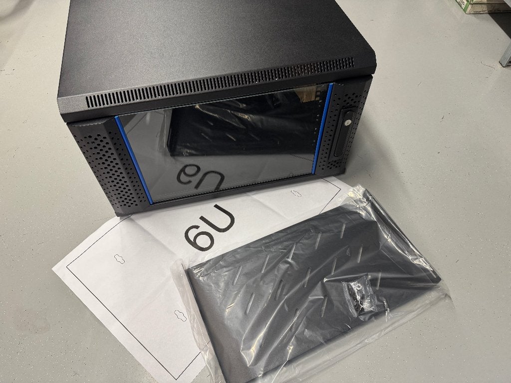 6U Serverkast + EXTRA plank en glazen deur | 6U Wandkast, Ophalen of Verzenden, Zo goed als nieuw, Glas, Plaatstaal