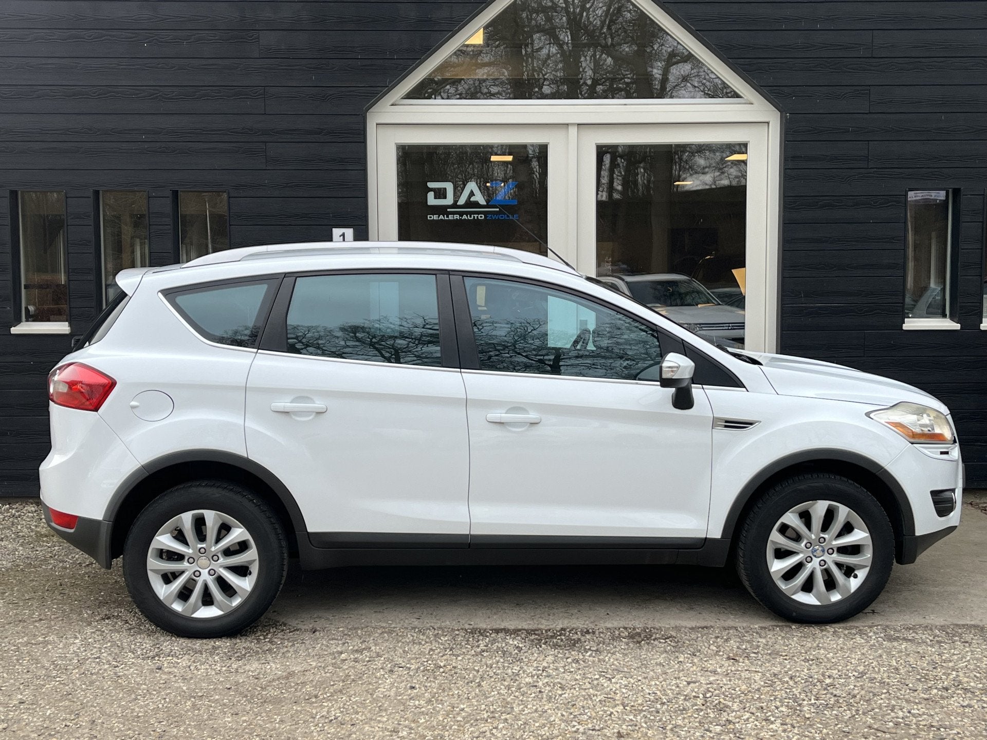 Ford Kuga 2.5 20V Aut/Ecc/Lm/Trekhaak (bj 2010, automaat), Auto's, Ford, Automaat, Euro 5, Gebruikt, Zwart
