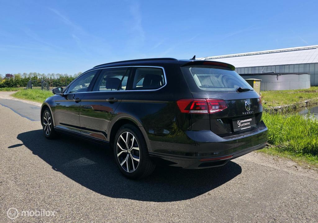 Volkswagen Passat Variant 1.5 TSI / DSG / Carplay / Camera, 1370 kg, 4 cilinders, 150 pk, Zwart