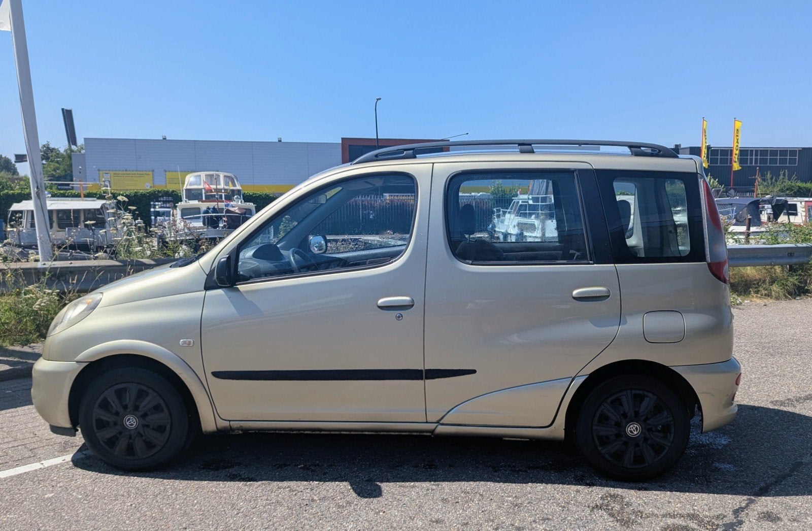Toyota Yaris Verso 1.3 16V Vvti Linea SOL AUT 2000 Beige, Auto's, Toyota, 1299 cc, Stof, 40 €/maand, 4 cilinders