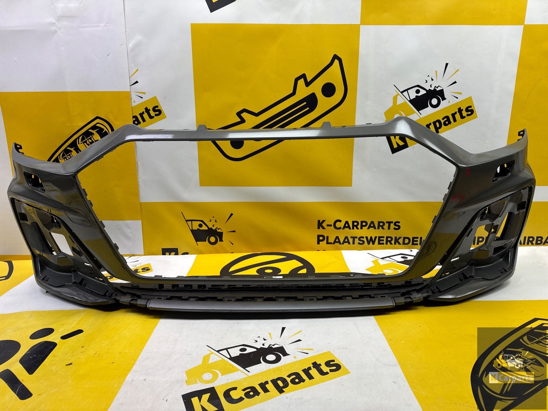 Audi A1 82A s line voorbumper Origineel 82A807437F, Gebruikt, Voor, AUDI AG, Auto-Union-Strasse 1
85045  Ingolstadt, DE