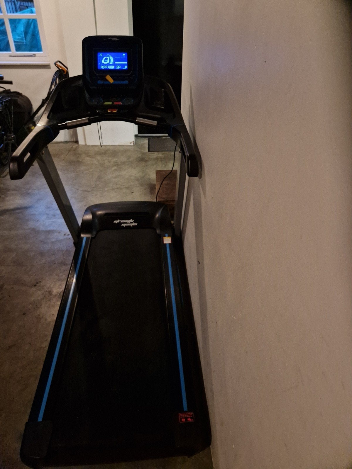 StrengthMaster TM6050 Loopband – 18 km/u – 18% helling, Sport en Fitness, Ophalen, Zo goed als nieuw, Benen, Loopband