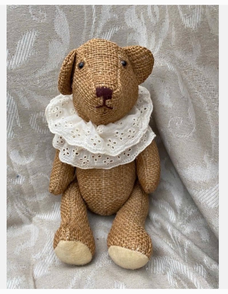 Vintage beer 28 cm met mooie kraag, Verzamelen, Beren en Cherished Teddies, Overige merken, Stoffen beer, Ophalen of Verzenden