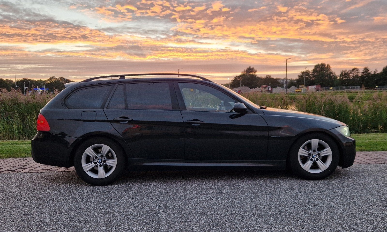 BMW 3-Serie 325i Touring, NIEUWE APK, Auto's, Xenon verlichting, Achterwielaandrijving, Zwart, 2497 cc