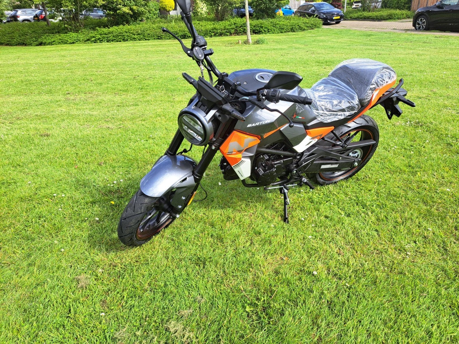 Gloednieuwe Schakelbrommer 4takt 50cc, Fietsen en Brommers, Ophalen, Barton, Maximaal 45 km/u, Nieuw