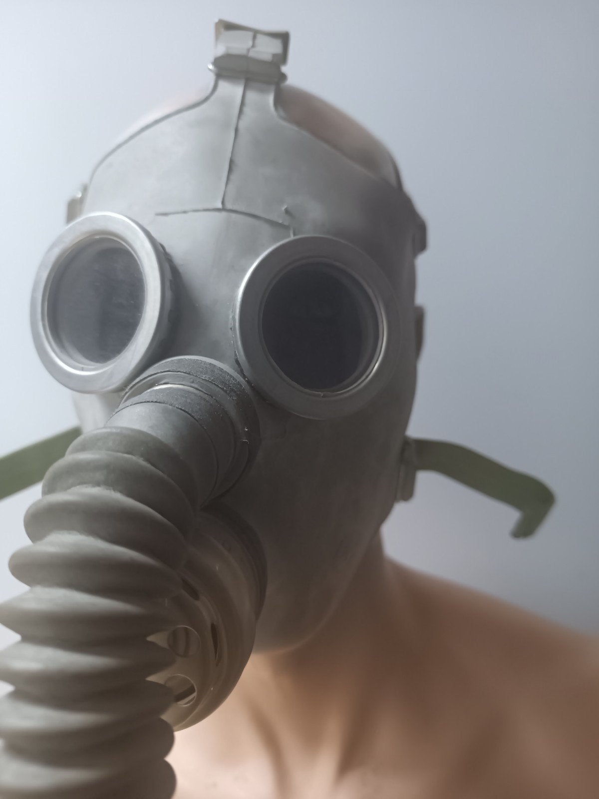 Grijs rubber latex masker met elastische hoofdbanden en adem, Ophalen of Verzenden