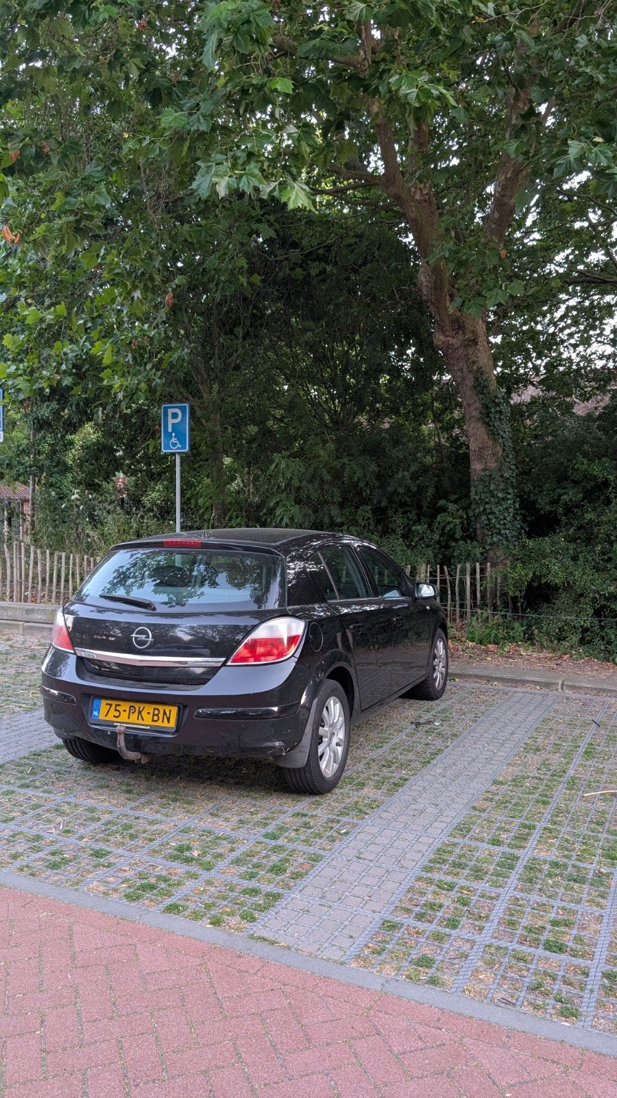 Opel Astra 1.6 16V 5D 77KW 2004 Zwart, Auto's, Voorwielaandrijving, 15 km/l, 4 cilinders, 1165 kg