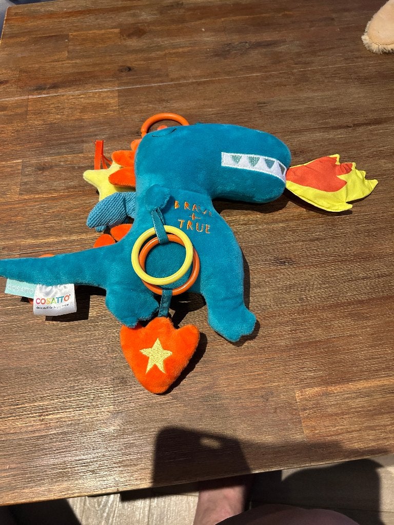Cosatto Dinosaurus Knuffel met Rammelaar en Bijtringen, Overige merken, Nieuw, Ophalen of Verzenden, Middelgroot (20 tot 80 cm)