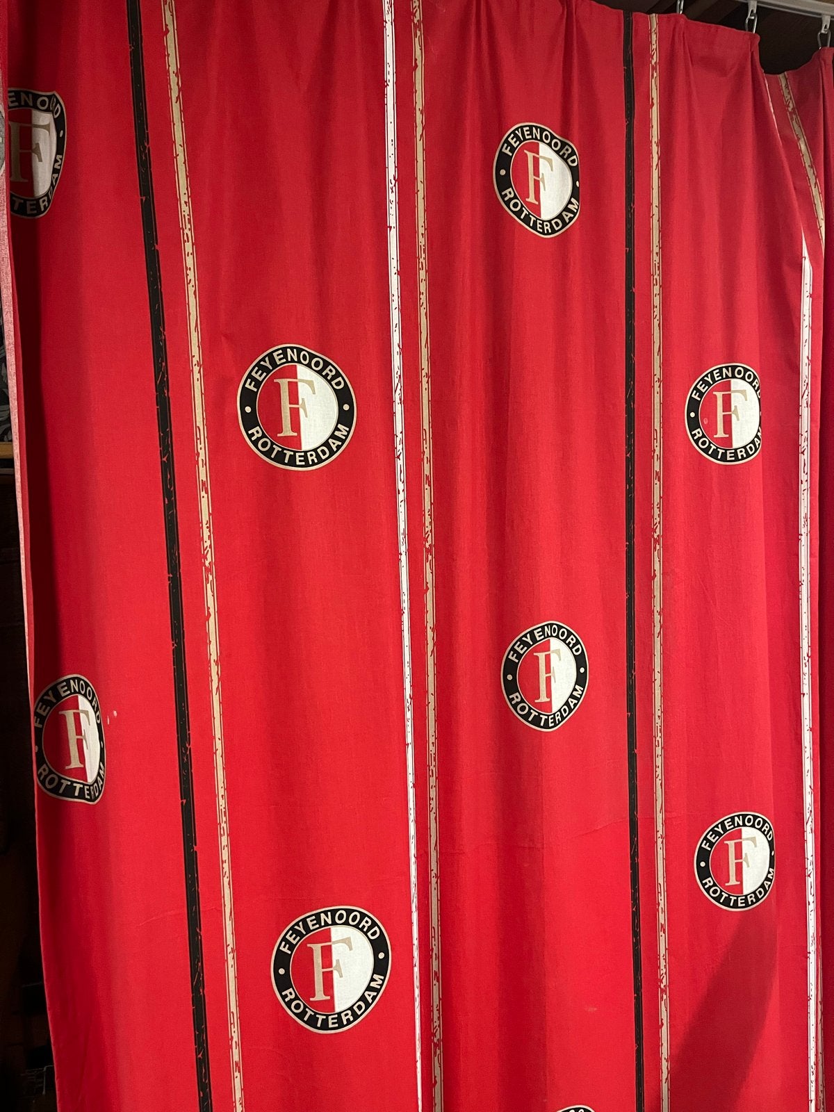 Feyenoord Gordijn- Rood met logo's, Gebruikt, Overige merken, Ophalen of Verzenden, Gordijn