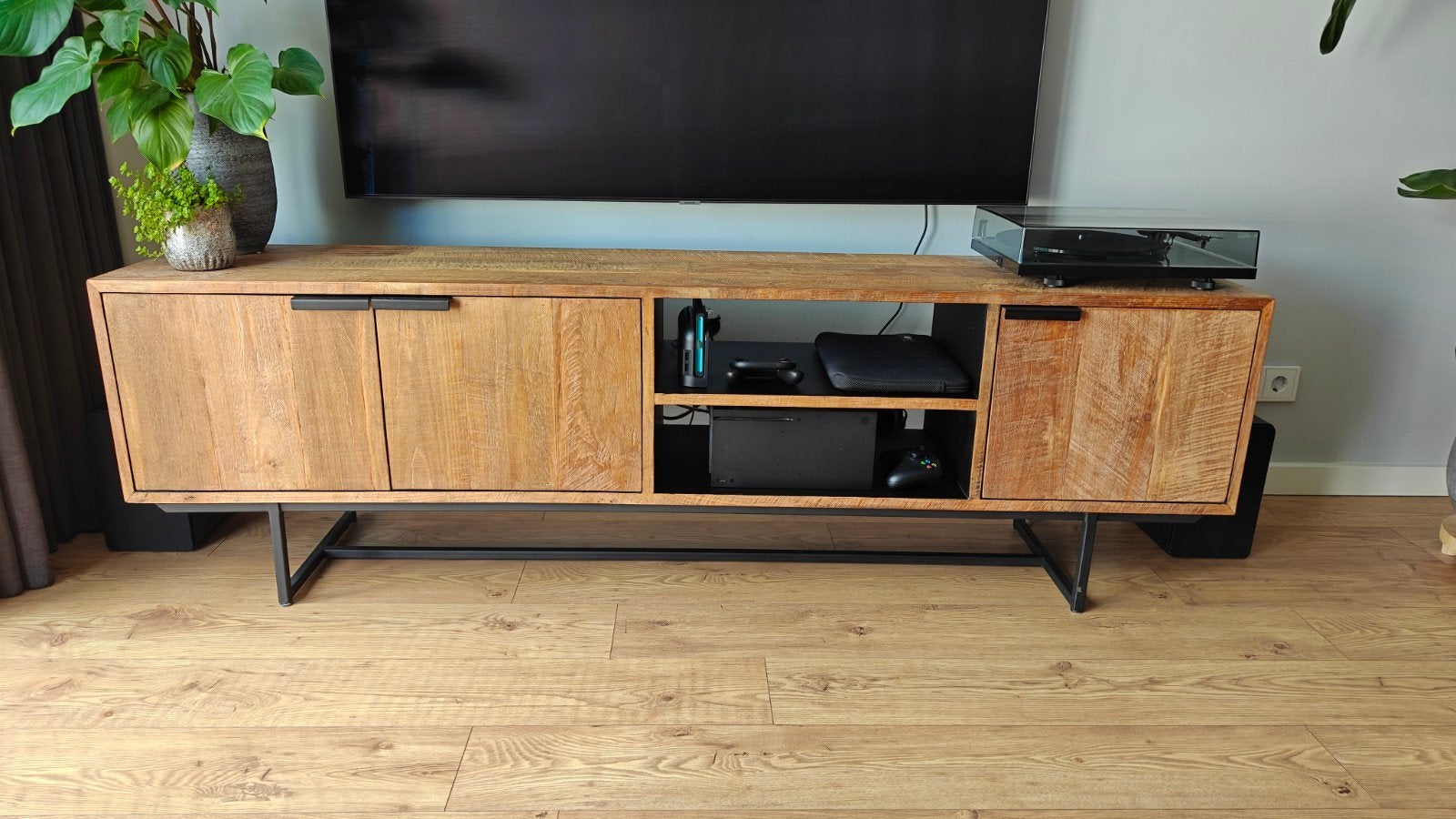 DTP Home TV-meubel Odeon No.2 - 200cm breed, Huis en Inrichting, Kasten | Televisiemeubels, Zo goed als nieuw, 200 cm of meer