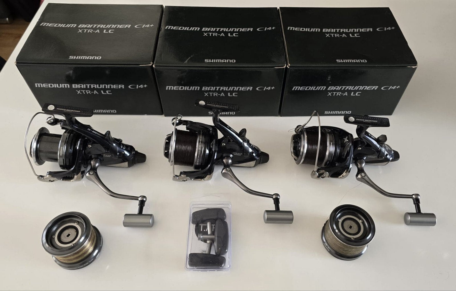 3x Shimano Medium Baitrunner CI4+ XTR-A LC Molens, Ophalen, Zo goed als nieuw, Molen