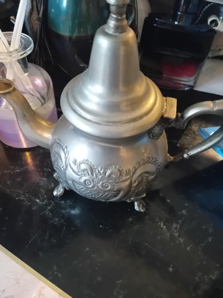 Vintage Marokkaanse theepot & Antiek kolenstrijkbout, Ophalen of Verzenden