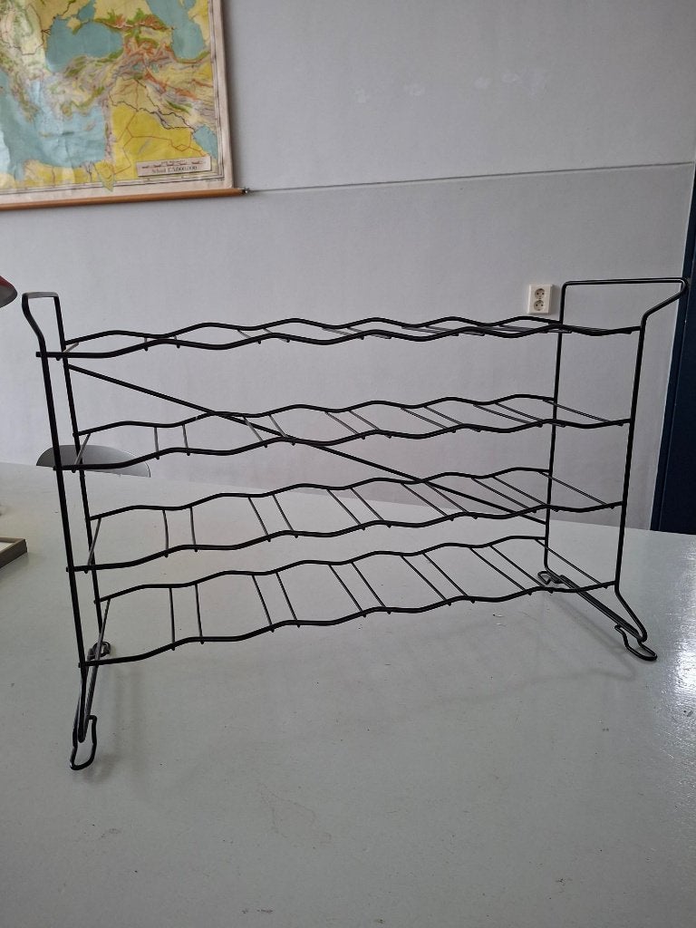 vintage zwart Tomado wijnrek metaal draadstaal retro design, Huis en Inrichting, Woonaccessoires | Wijnrekken, Gebruikt, 15 tot 25 flessen