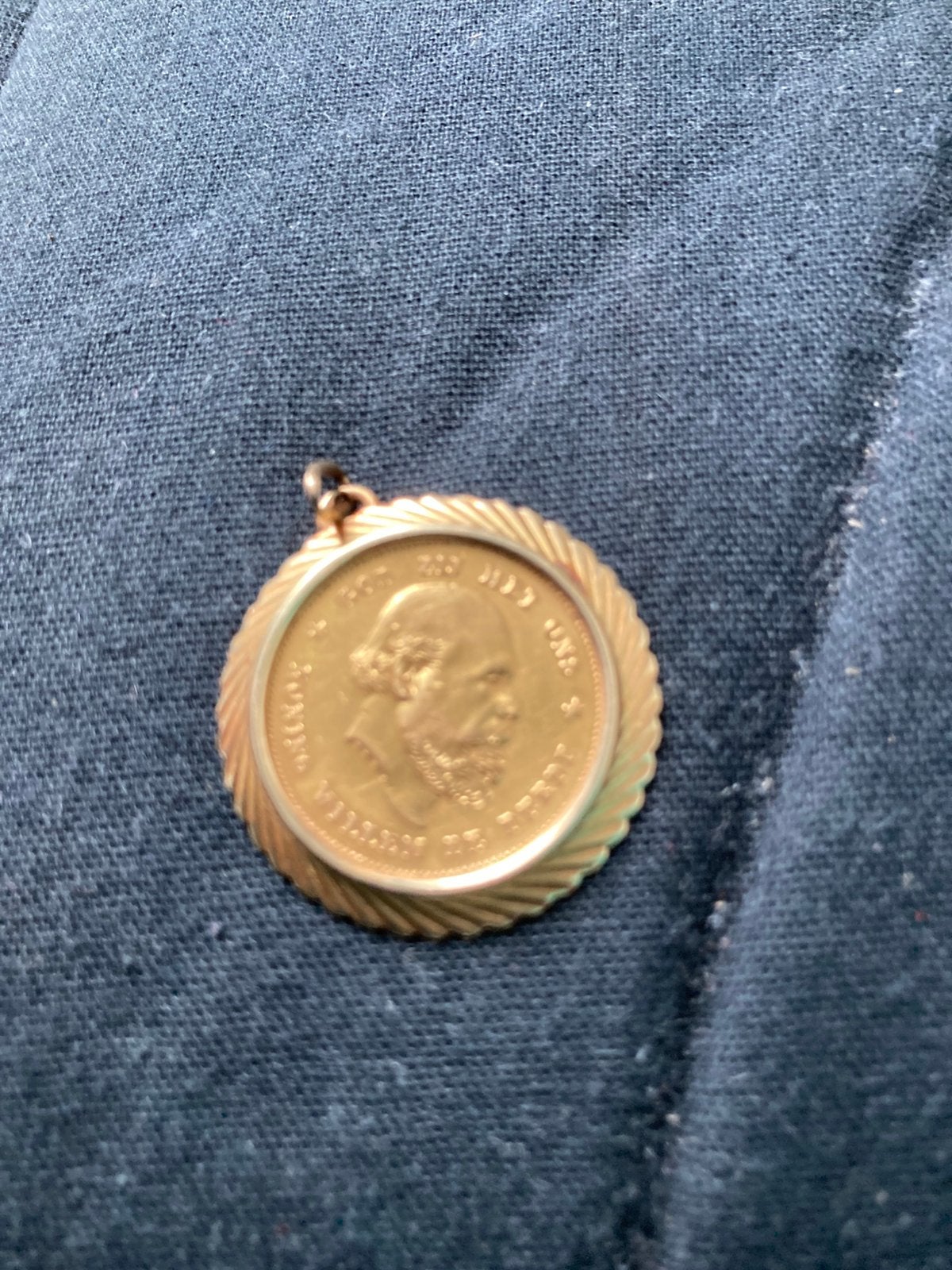 Gouden hanger met gouden 10 gulden uit 1876