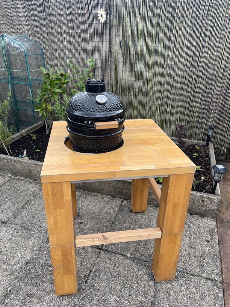 Kamado BBQ  met bijpassende tafel, Ophalen of Verzenden, Zo goed als nieuw, Grill Meister, Met accessoires