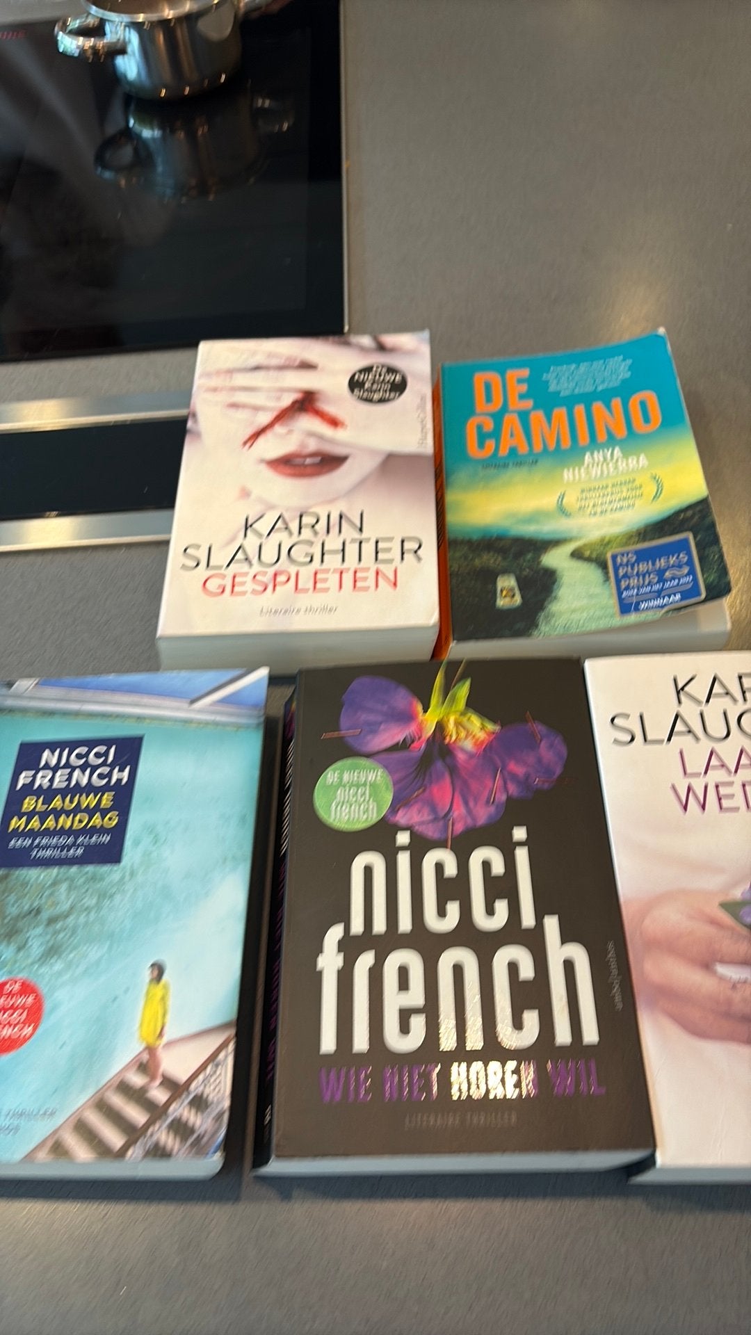 5 boeken: Karin Slaughter, Nicci French, Anya Niewierra, Boeken, Ophalen of Verzenden, Gelezen