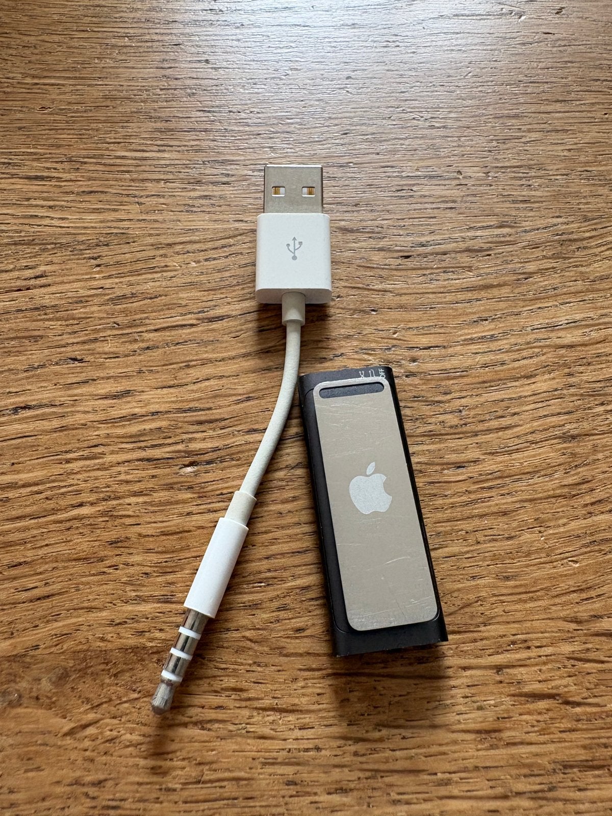 iPod Shuffle 3e Generatie - Compacte MP3-speler, Gebruikt, Shuffle, Zwart, Minder dan 2 GB