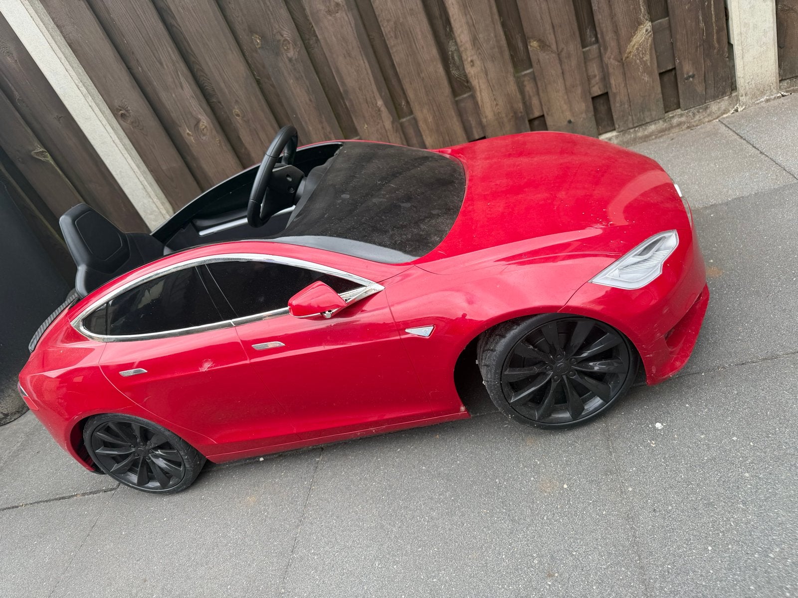 Rode Tesla Model S kinderauto, Kinderen en Baby's, Ophalen, Gebruikt
