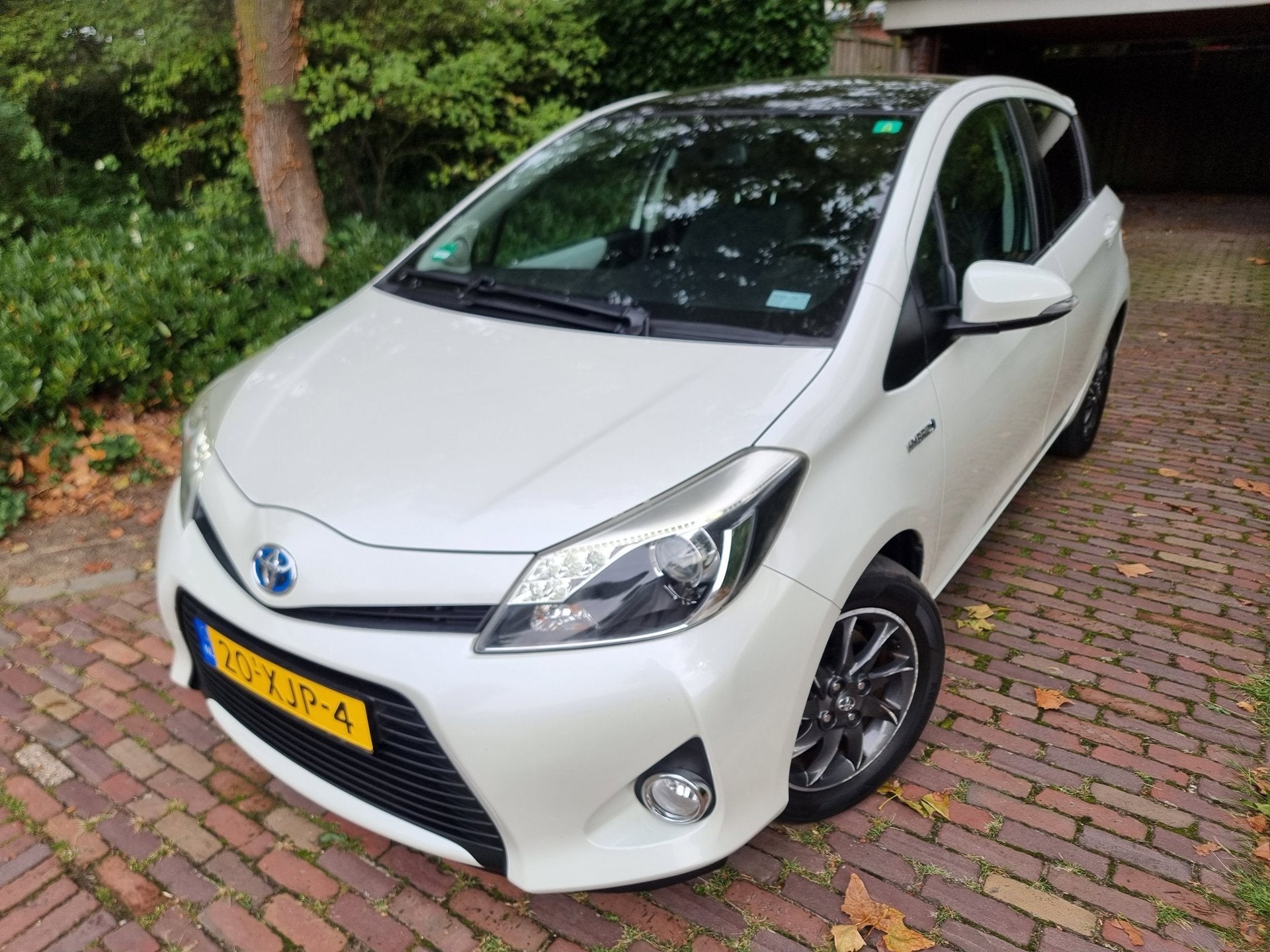 Toyota Yaris 1.5 Full Hybrid Dynamic Pano/Camera/Half leder, Auto's, Euro 5, 1497 cc, Gebruikt, Zwart