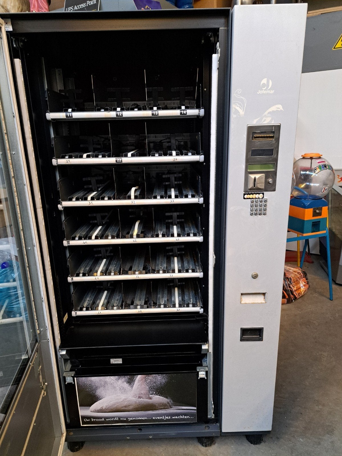 Jofemar V5 zuivel automaat gekoeld, Ophalen