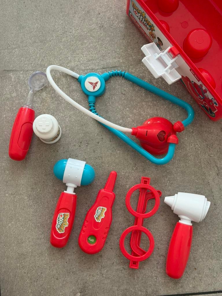 Dokterskoffer Rood met Accessoires, 7dlg, Ophalen of Verzenden, Zo goed als nieuw, Metaal of Blik, Overige thema's