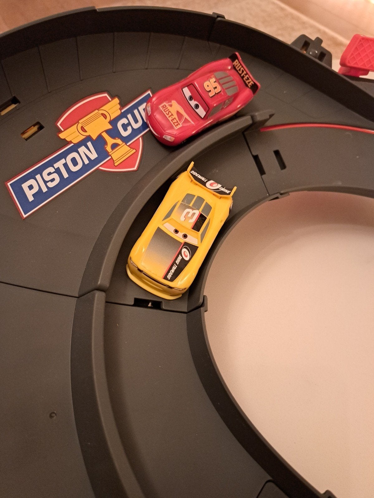 Disney Cars Piston Cup Racebaan met Bliksem McQueen, Zelf te bouwen, Handmatig, Ophalen, Overige merken