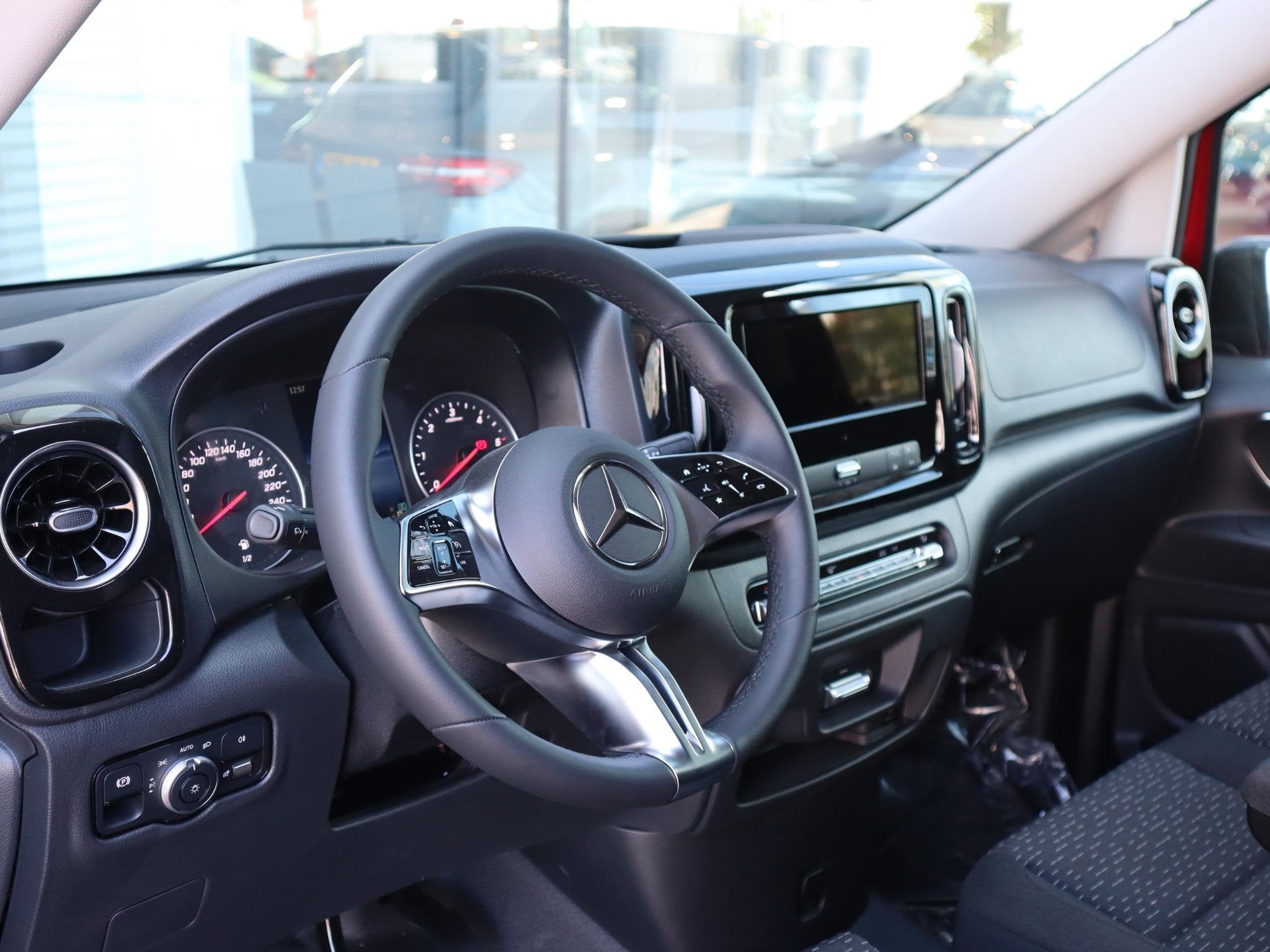 Mercedes-Benz Vito 114 CDI L2 SELECT SIDEBARS AUT., Automaat, Euro 6, 2500 kg, Lane Keeping Assist