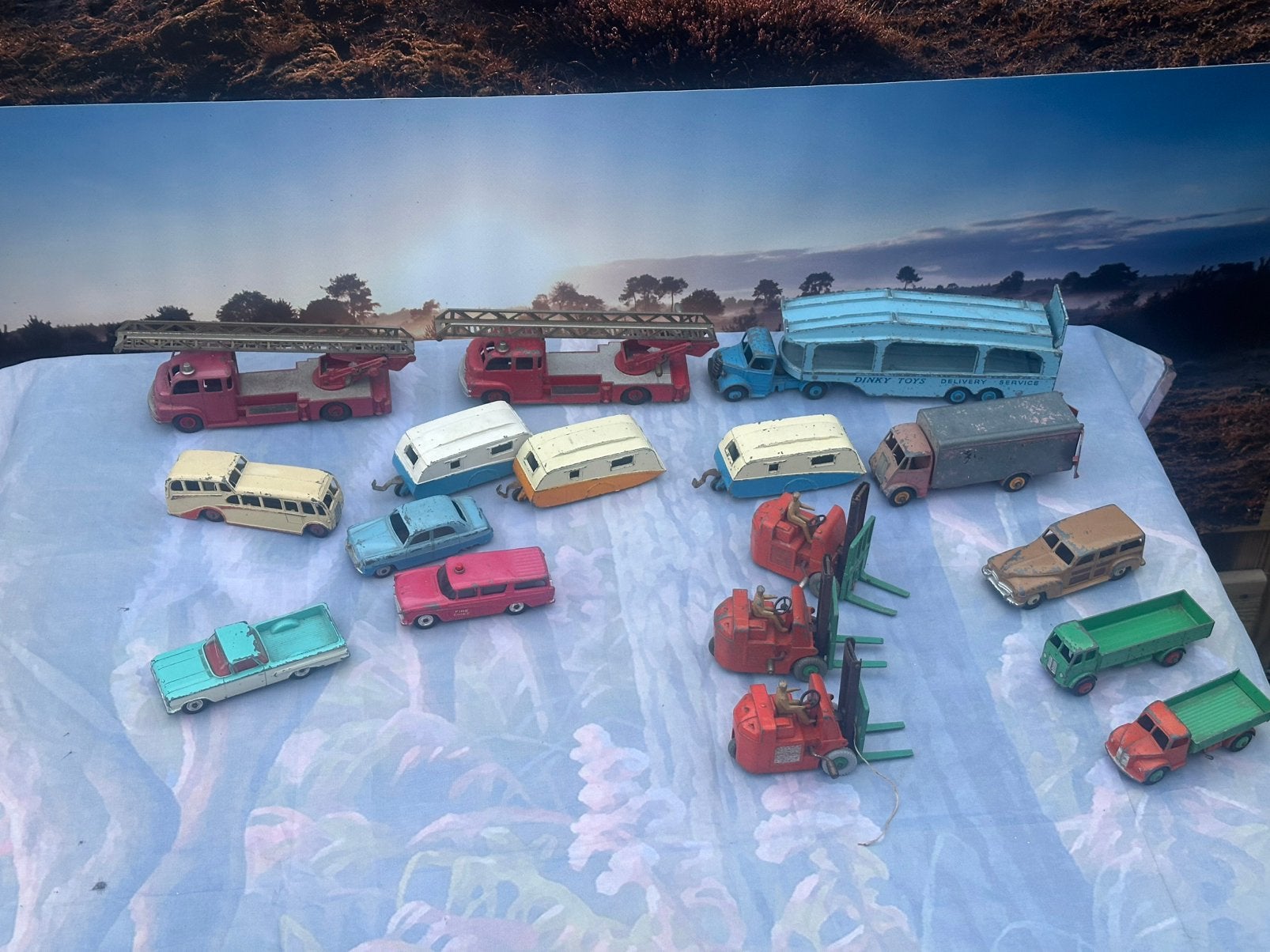 Grote collectie Dinky Toys modelauto's en vrachtwagens, Hobby en Vrije tijd, Ophalen of Verzenden, Gebruikt, Overige typen
