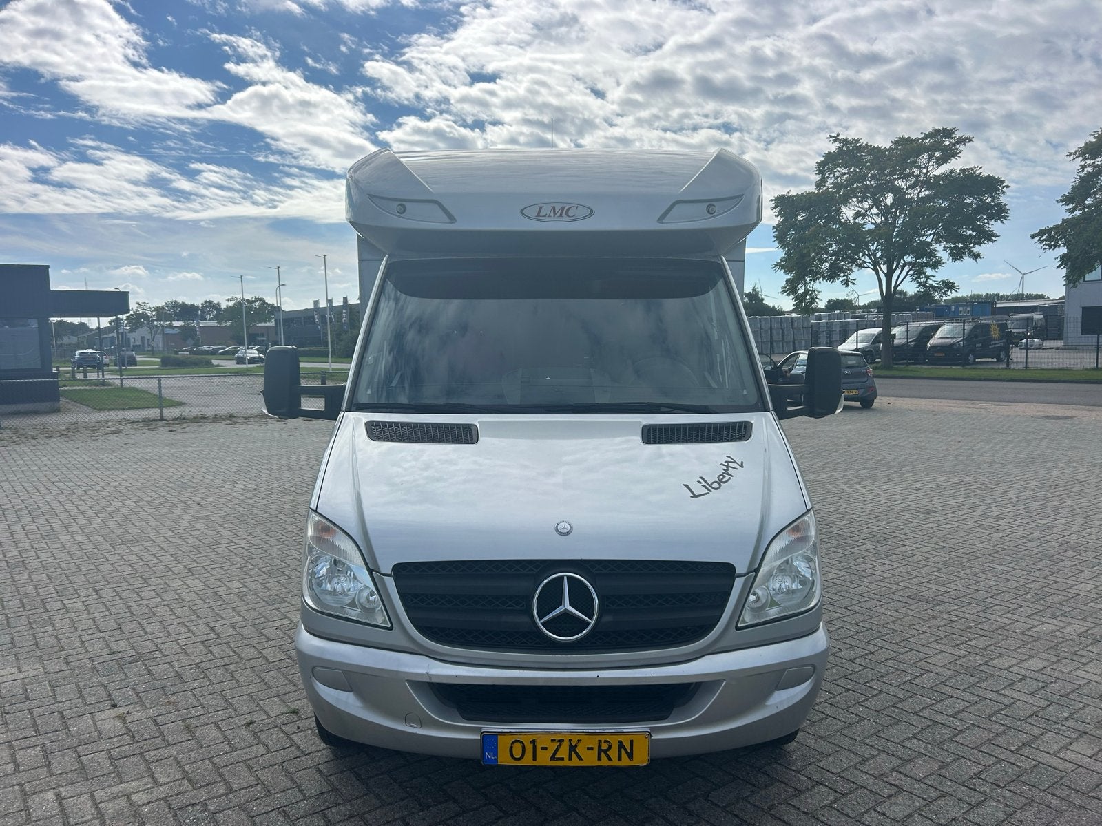 LMC Liberty Automaat Finish T 705 Half-integraal camper, Automaat, Standaard zit, Ringverwarming, Dakluik