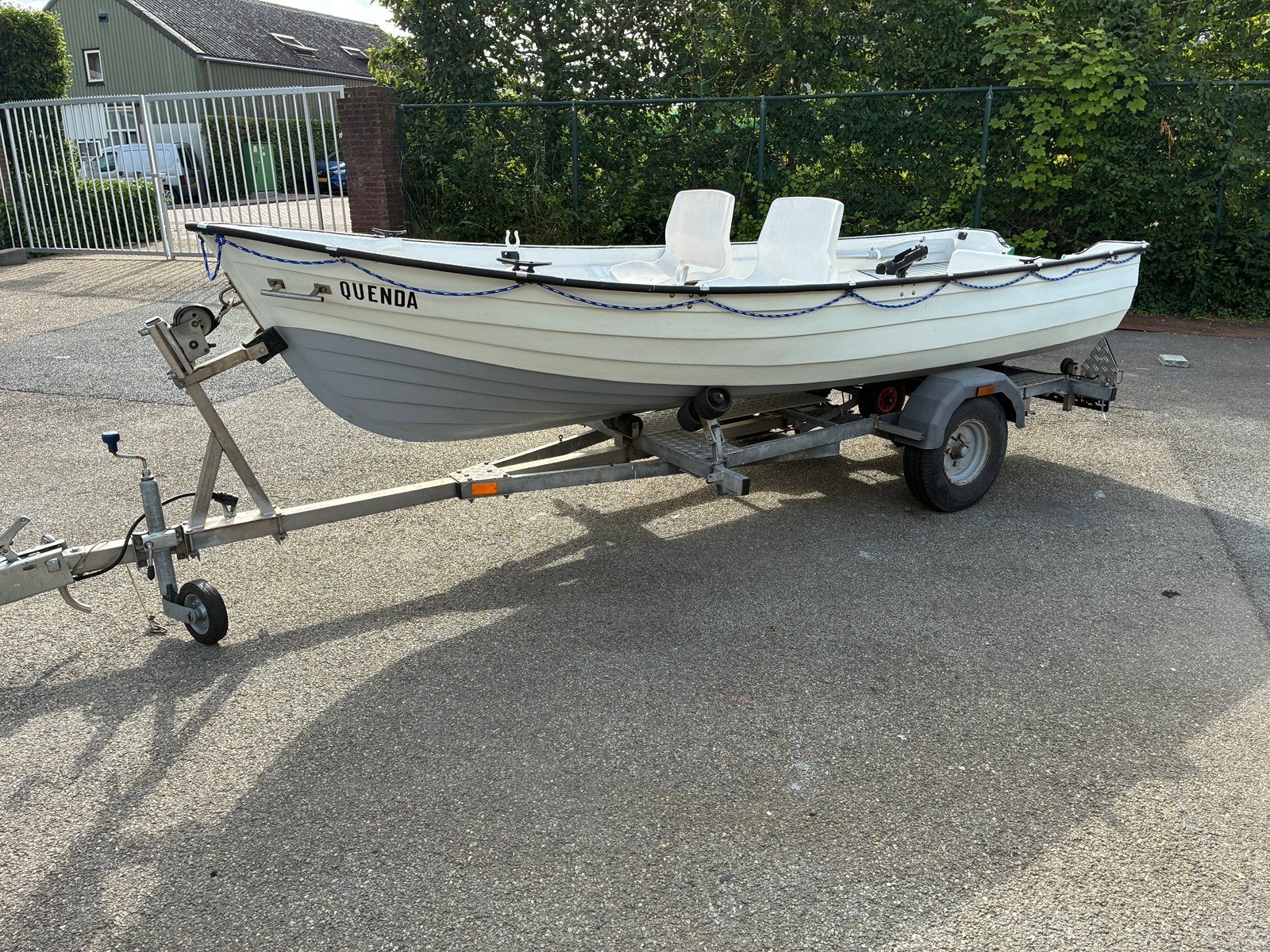 Vis/toerboot + 4-takt buitenboordmotor + trailer – vaarklaar, Watersport en Boten, Ophalen, Overige merken, 4 m, Tot 10 pk